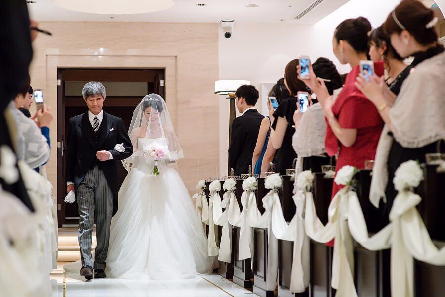 挙式新婦父と入場