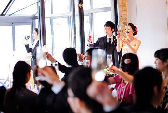 披露宴パーティーでの乾杯ショット