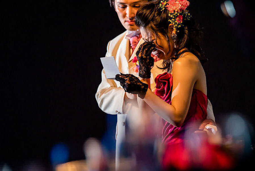 披露宴終盤の新婦手紙朗読シーン