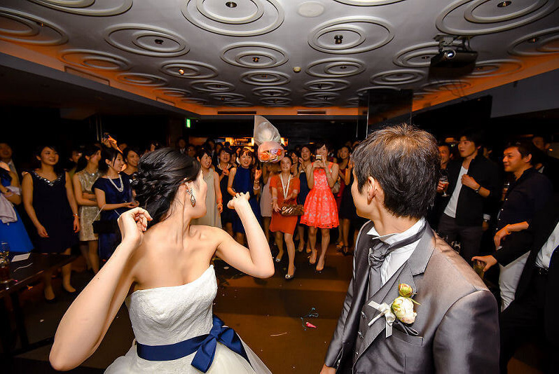 新婦のブーケトス