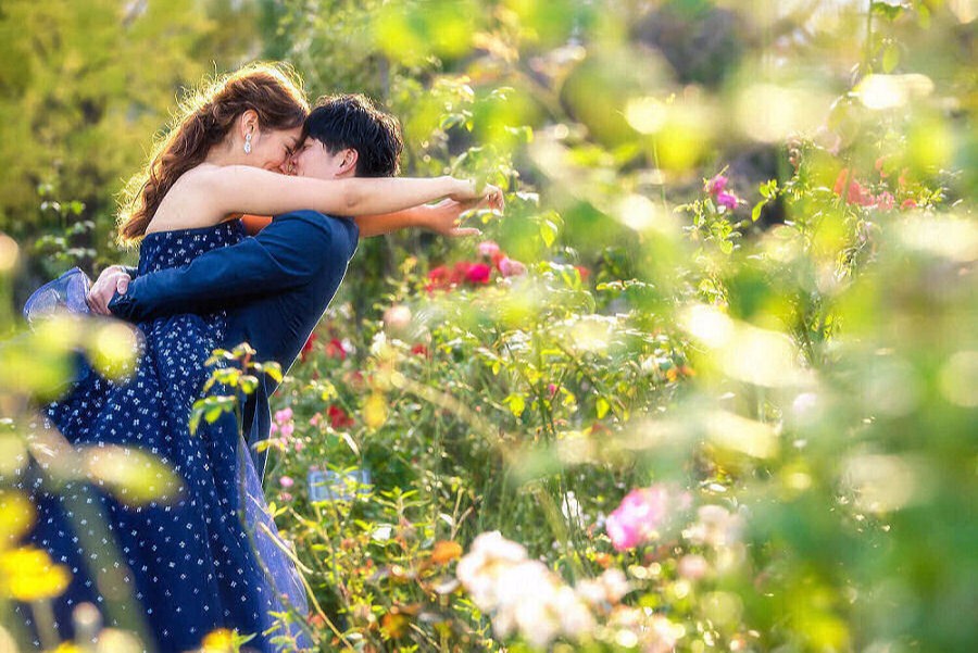 緑豊かな公園でフォトウェディング