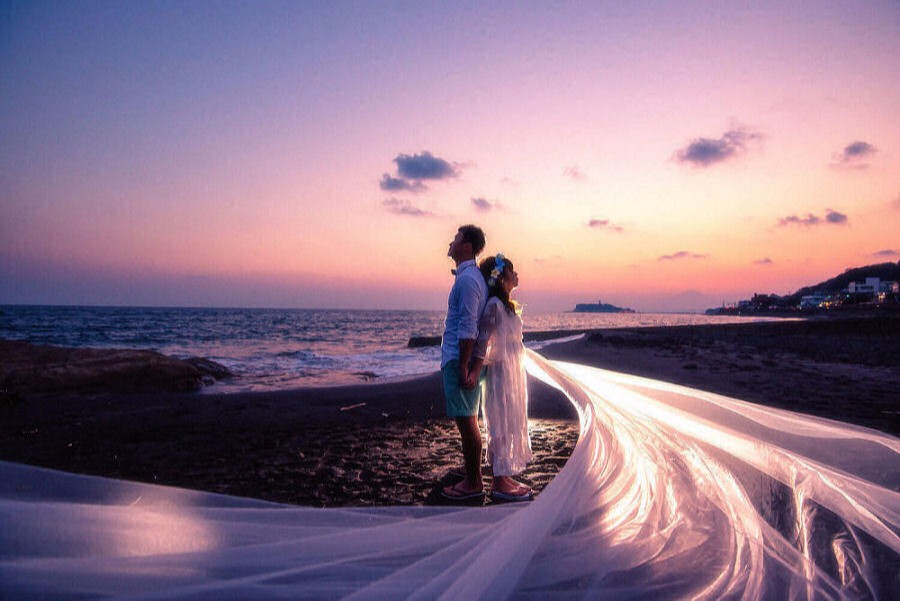 夕焼けの空と湘南で前撮り