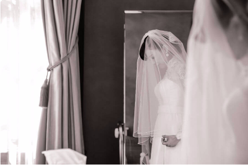 お仕度をする新婦