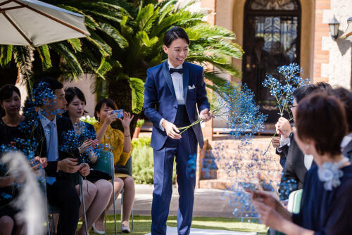 式本番の新郎入場シーン