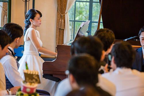 新婦によるピアノ演奏